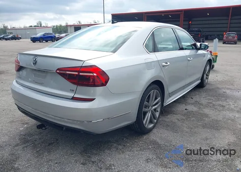2017 Volkswagen Passat 1.8T R-Line z USA, uszkodzony, nr VIN 1VWDT7A37HC021395